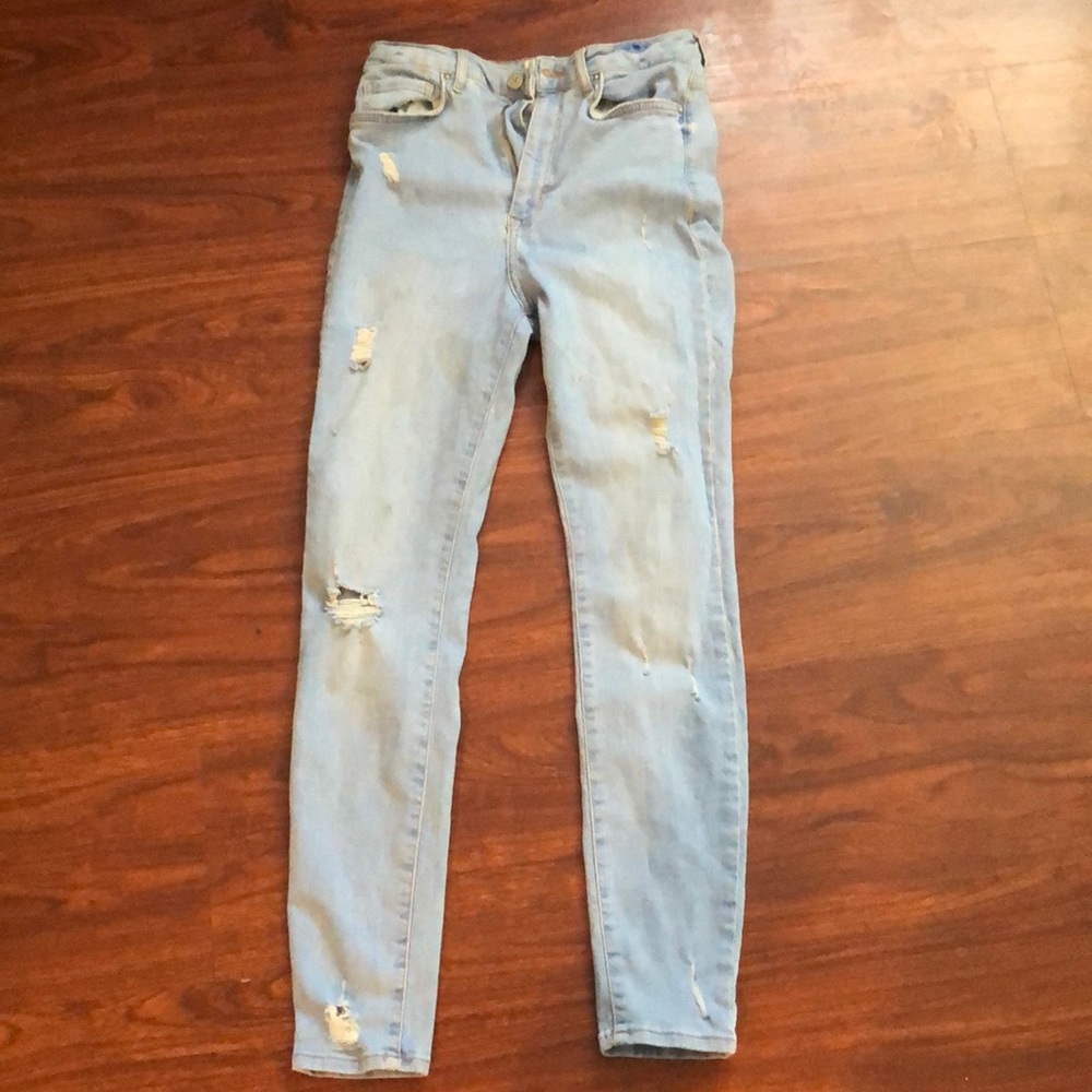 High waisted stretchy jeans.